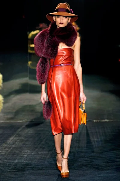 Look 17